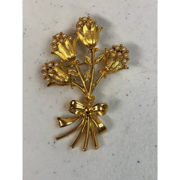Napier Jewelry - Vintage Napier Flower Bouquet Brooch